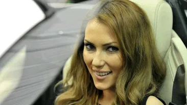 Cine pe cine traduce? Ciprian Marica si Mihai Radut joaca miuta in trei cu fotomodelul Andreea Ilie