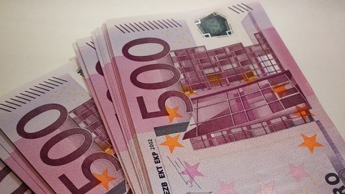 Geantă cu 16.000 de euro, uitată într-un restaurant! Proprietara a decis să nu anunţe poliţia. Ce a urmat apoi e halucinant