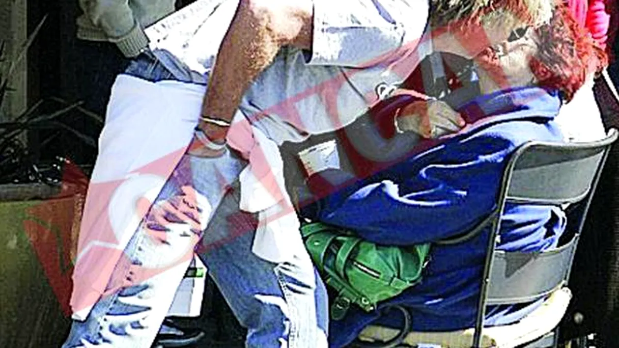 Rod Stewart se pupa pe gura cu fanele pensionare