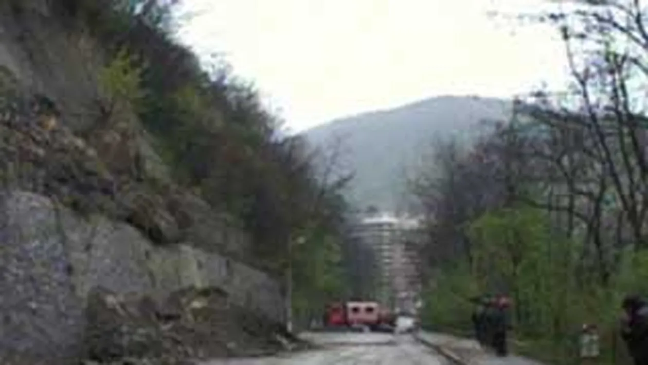 Un barbat a fost ranit dupa ce o ploaie de pietre s-a abatut asupra lui!