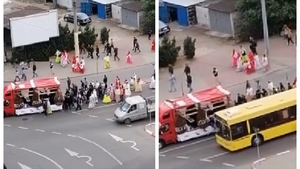 Imagini șocante în Constanța. Zeci de oameni au participat la o înmormântare cu lăutari, ignorând avertismentele autorităților