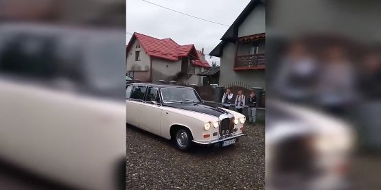 Arhiepiscopii și preoții au venit cu mașini de lux la sfințirea unei biserici din Suceava: „Am crezut că e vreo nuntă cu maneliști!”