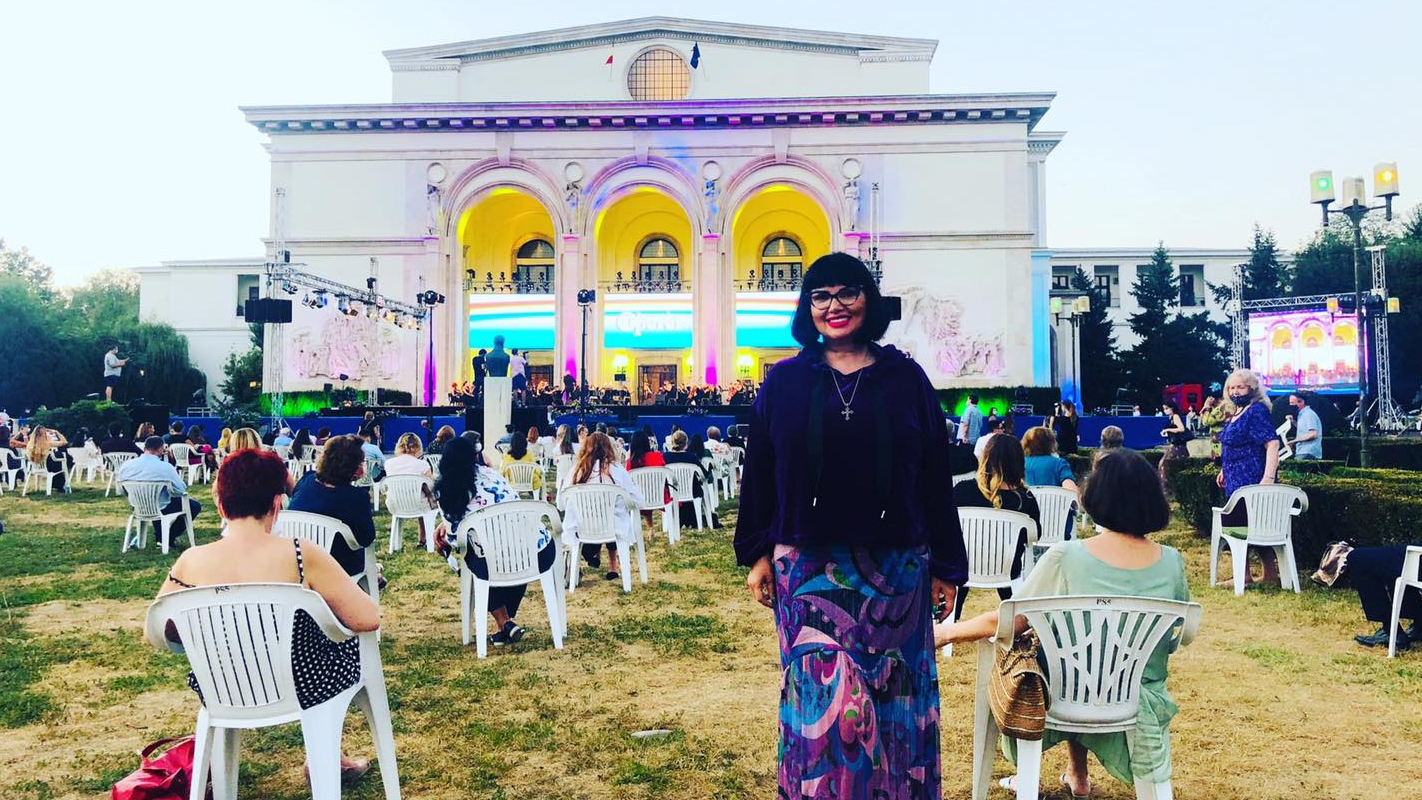 Ozana Barabancea a atras toate privirile când a mers la Opera Națională București! Ce mesaj neobișnuit era scris pe masca de protecție