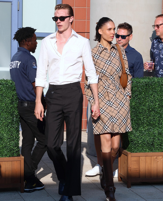 Nara Smith și Lucky Blue Smith sosesc la US Open în New York, NY pe 3 septembrie 2024. Foto: Profimedia