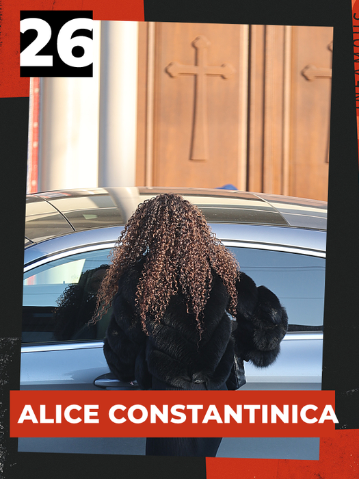 Topul vedetelor care au o legătură strânsă cu Dumnezeu. Monica Gabor, Bianca Drăgușanu, Roxana Vancea… Cine e cea mai evlavioasă?