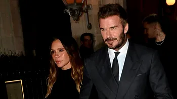 David și Victoria Beckham, prima apariție publică după scandalul cu Brooklyn. Creatoarea de modă a fost decorată în Franța