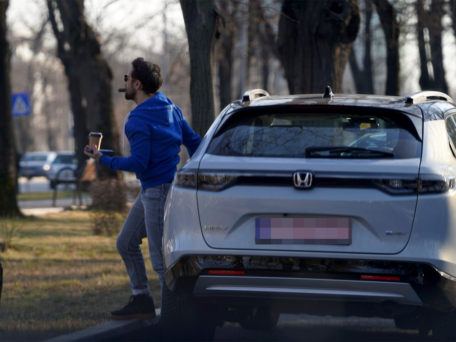 Dani Oțil a sărbătorit ”combinația” cu trabuc, în stradă