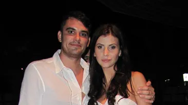 Nu este pregatita pentru un bebe, dar are grija de sase copii adoptati. Vezi cum se descurca Roxana Ilie in postura de mama!