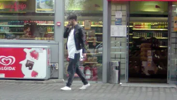 Nu degeaba il cheama Turcu! Fiul fostului actionar de la Dinamo fumeaza in draci si in plus etaleaza o burtica proeminenta!