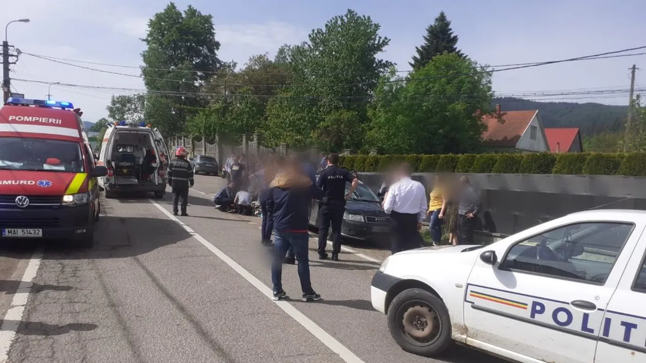 Accident grav la Putna! O mașină a intrat în pietoni. FOTO