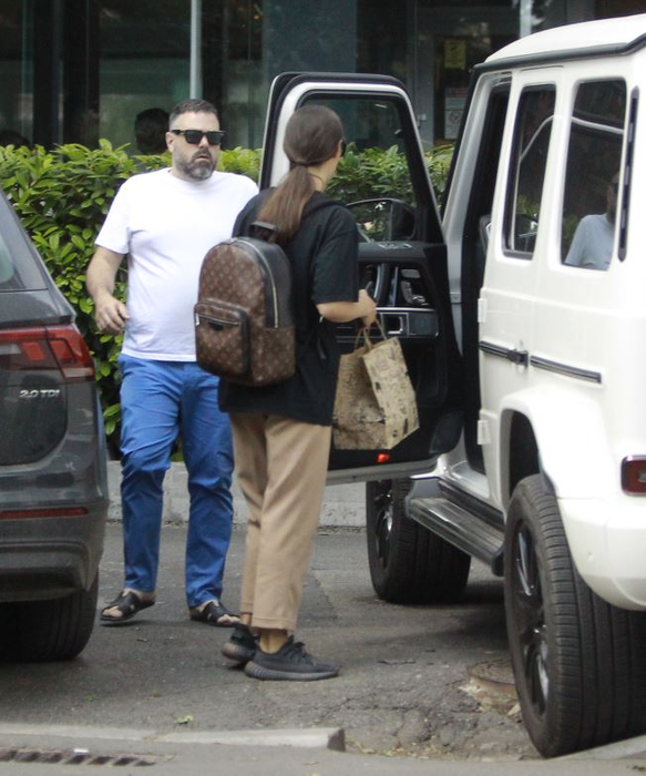 Vika Jigulina și iubitul ei au făcut parada brandurilor pe o stradă din Capitală