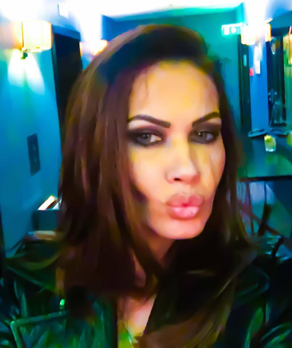 Oana Zăvoranu s-a făcut femeie de ”casă”! Vedeta a renunţat la ţinutele provocatoare şi anunţă o mega schimbare de look
