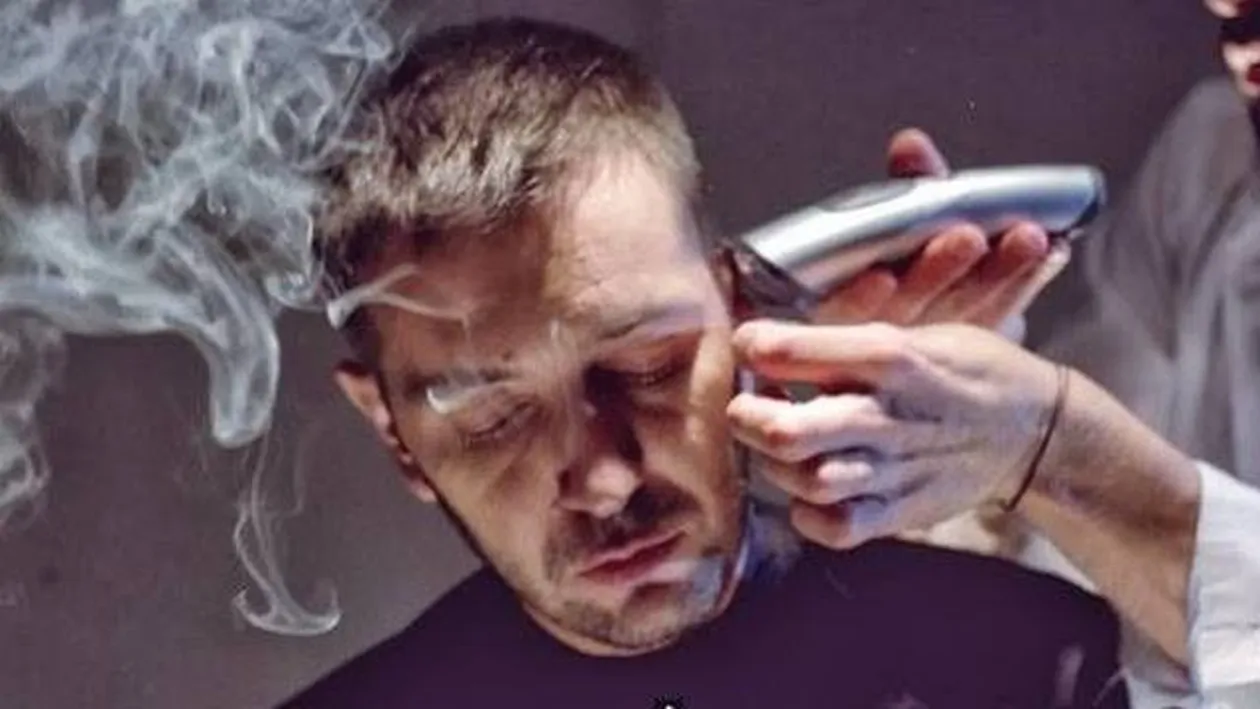 Sisu si-a deschis magazin de haine! Vezi cat costa un hanorac cu portretul sau!