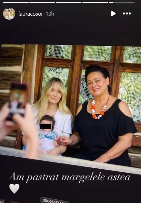 Laura Cosoi, cu ochii în lacrimi după ce și-a revăzut mama în fotografii. Ce obiect de suflet a păstrat după moartea ei