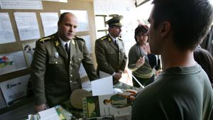 Cum poți scăpa de armată, în cazul în care ești chemat la război. Ce scrie în articolul 32 din Legea 446/2006