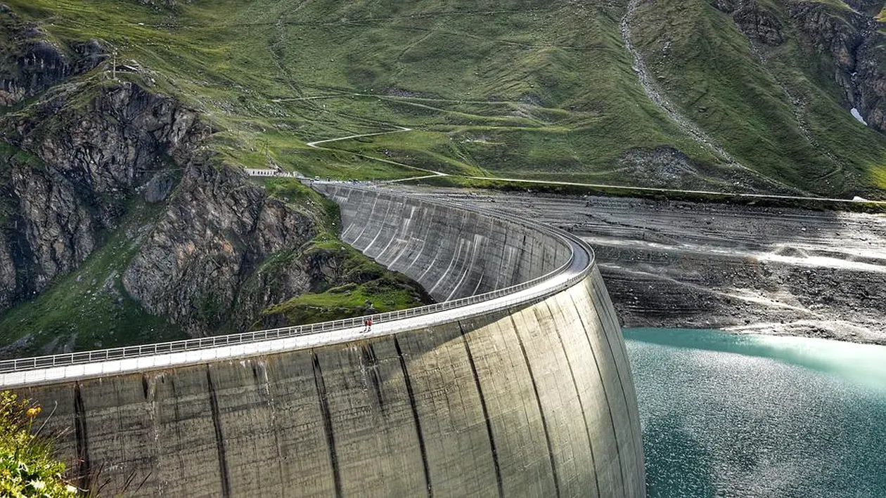 De necrezut! China construiește un baraj înalt de 180 de metri fără muncitori. Cum este posibil acest lucru