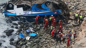 Accident tragic! 7 fotbaliști morți după ce autocarul s-a prăbușit într-o prăpastie | VIDEO