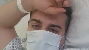 E cumplit! Are 29 de ani și a crezut că lui nu i se poate întâmpla! Mesajul cutremurător: ”Vă rog, stați acasă!”