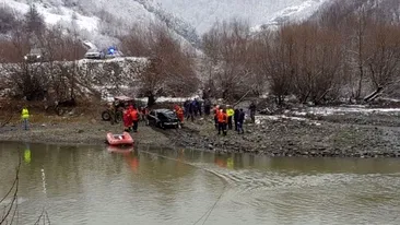 Doi bărbați au murit după ce au căzut cu mașina într-un canal, din cauza ceții, în județul Călărași
