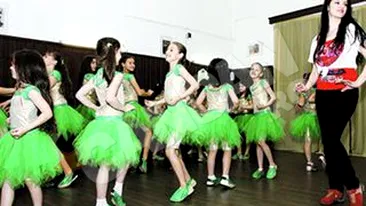 Raluca Petrica o ia si pe fiica ei la repetitii! Preda gratis lectii de dans copiilor!