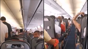 Condiții inumane pentru românii care zburau spre Grecia. Imaginile din „avionul cuptor” au ajuns virale