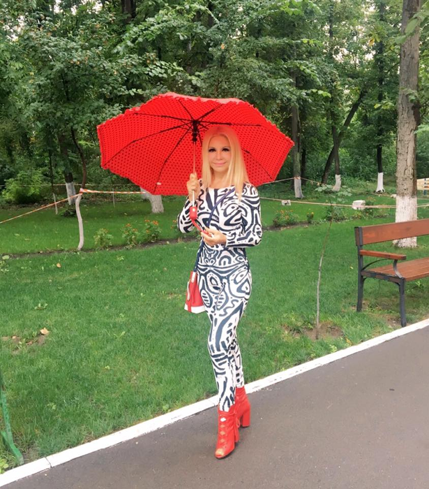 Ce bine arată mama lui Dan Bălan! „Tanti Ludmila” s-a pozat în costum de baie la 60 de ani!