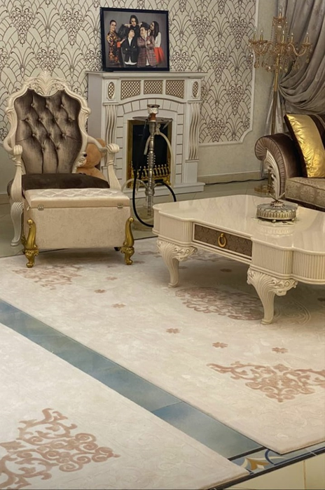 Lux și opulență în vila lui Adrian Minune din Ștefăneștii de Jos! Ce tablou emoționant are manelistul în livingul casei