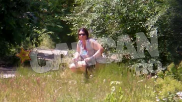 Scene incredibile in buricul targului! Dana Marijuana s-a dezbracat si a urinat pe bulevardul Unirii!