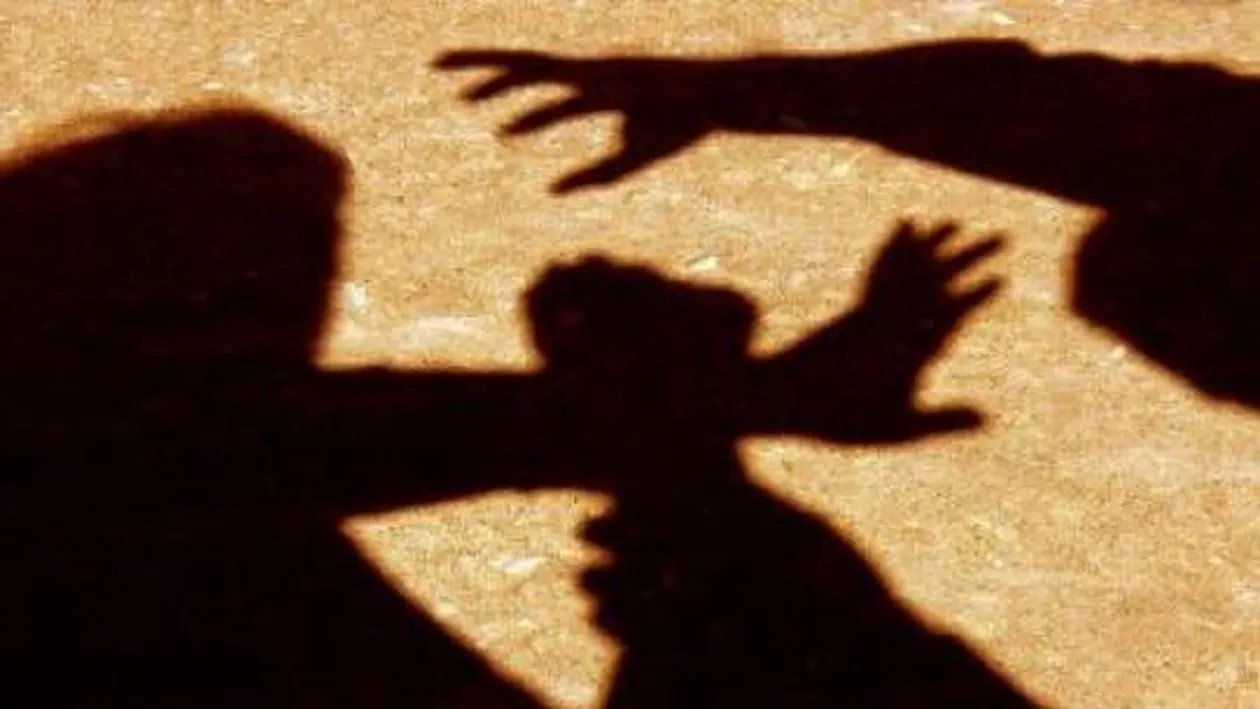 Un roman a socat Italia! Barbatul si-a sechestrat iubita si a lovit-o cu un ciocan in cap