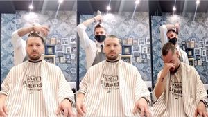 Un frizer, gest impresionant în fața unui client diagnosticat cu temutul cancer! Cum a reacționat bărbatul când a văzut că bărbierul se tunde la zero | VIDEO