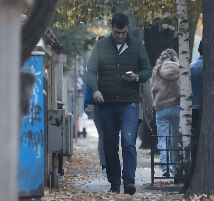 Toni Iuruc, îngândurat în zona de nord a Capitalei (SURSA FOTO: CANCAN.RO)