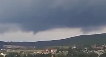 România, lovită de fenomene METEO extreme! Norii pâlnie se formează în perioade cu instabilitate atmosferică
