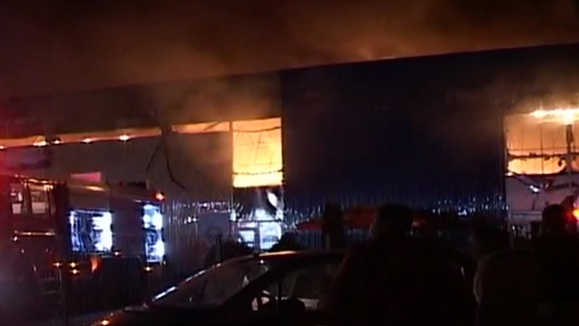 Incendiu puternic într-un hotel din Bucureşti!