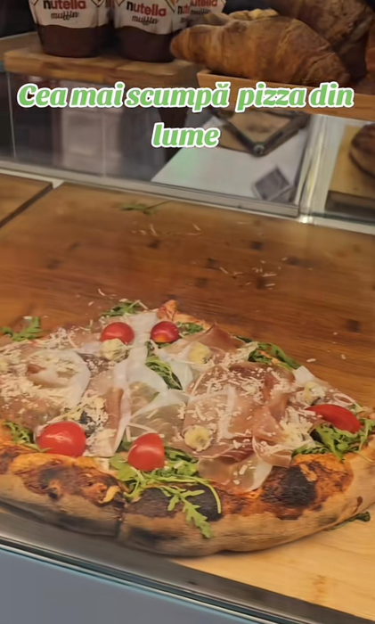 NU E BANC! Câți lei a plătit Florin pe o felie de pizza în Aeroportul Otopeni: ”Merge și cu credit ipotecar?”