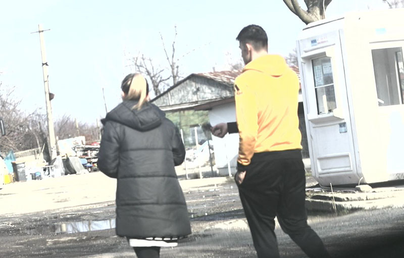 Cei doi au ajuns la locul unde au parcat maşina