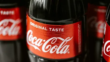 Cât de nocivă este Coca Cola, de fapt? Oamenii de știință avertizează: ”Fiecare sticlă îți ia 12 minute din viață”