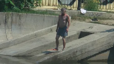 Noua fita pe raul Dambovita: scufundari dupa munca! Uite cum au venit echipati cativa muncitori