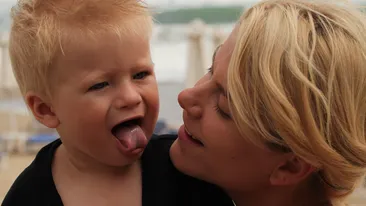 Andreea Marinescu are cel mai haios puşti! I-a scris Moşului că vrea o maimuţă somnoroasă! Citeşte toată lista incredibilă!