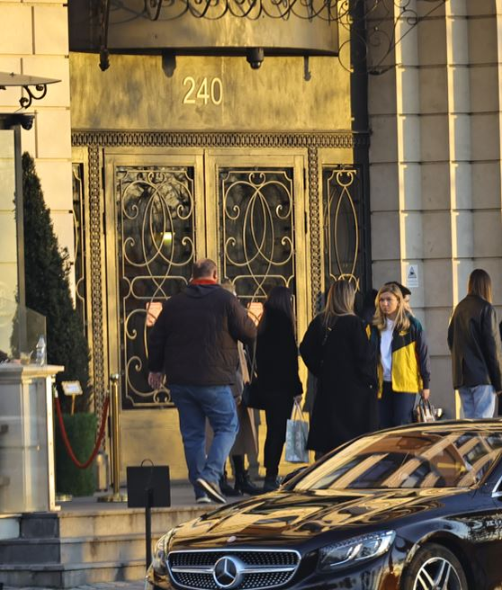 Cum s-a asortat Simona Halep, pentru ieșirea la restaurant (Foto: CANCAN.RO)