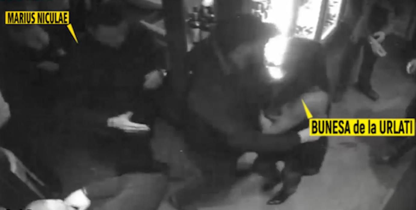 Bunesa de la Urlați este foarte agresivă după evacuarea din club. Ea e stăpânită cu greu de apropiați