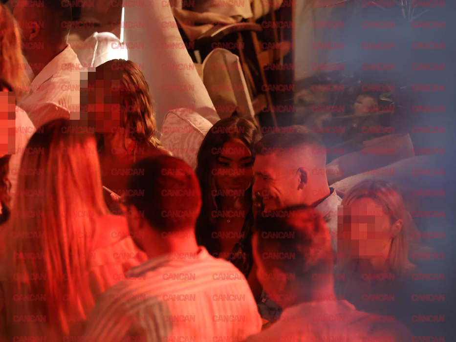 Afaceristul a fost surprins numai un zâmbet în compania Patriciei