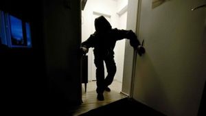Cel mai "inteligent" hoț român din Italia. Ce a furat din casa unui cuplu. Acest obiect l-a dat de gol imediat