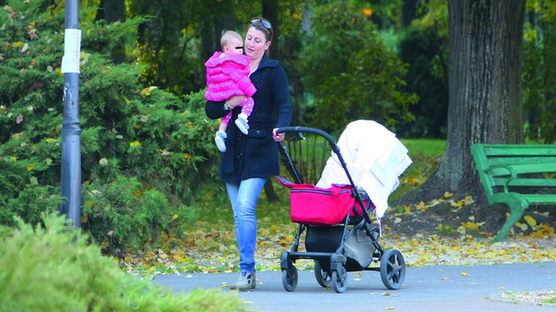 Al carui Junior e copilul? Toate scandalurile starnite de Adriana Nicolae, bruneta care a enervat-o la culme pe Andreea Marin!