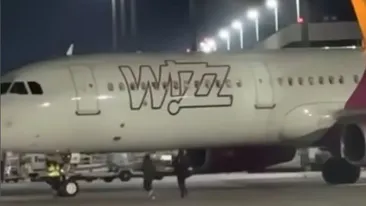 Haos total pe aeroportul din Köln. Doi români au forțat o ieșire de urgență și au alergat pe pistă după avion