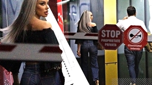 Bianca & Bădălău se ascund, dar i-am fotografiat aproape de miezul nopții la apartamentul lui!