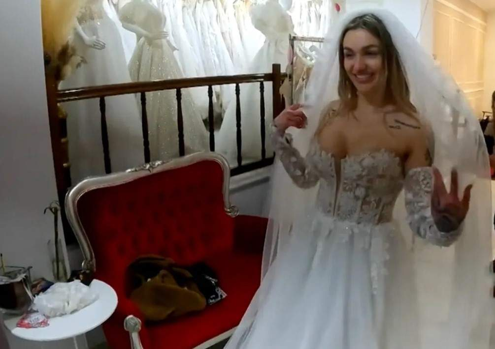Cum arată rochia de mireasă aleasă de Ella Vișan pentru nunta cu Andrei Lemnaru. Acum a rămas doar cu amintirile