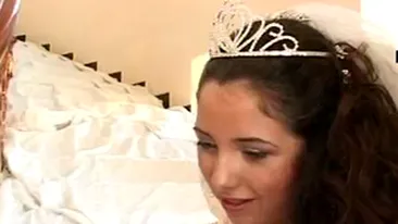 O mireasa de 14 ani se da mare cu rochia ei de 13.000 de euro cu pietre ZVAROTCHI! Razi cu lacrimi