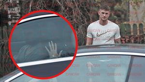 Câștigătorul Survivor, lăsat pe seen în real life! Alex Delea și bruneta, dispută "conjugală"