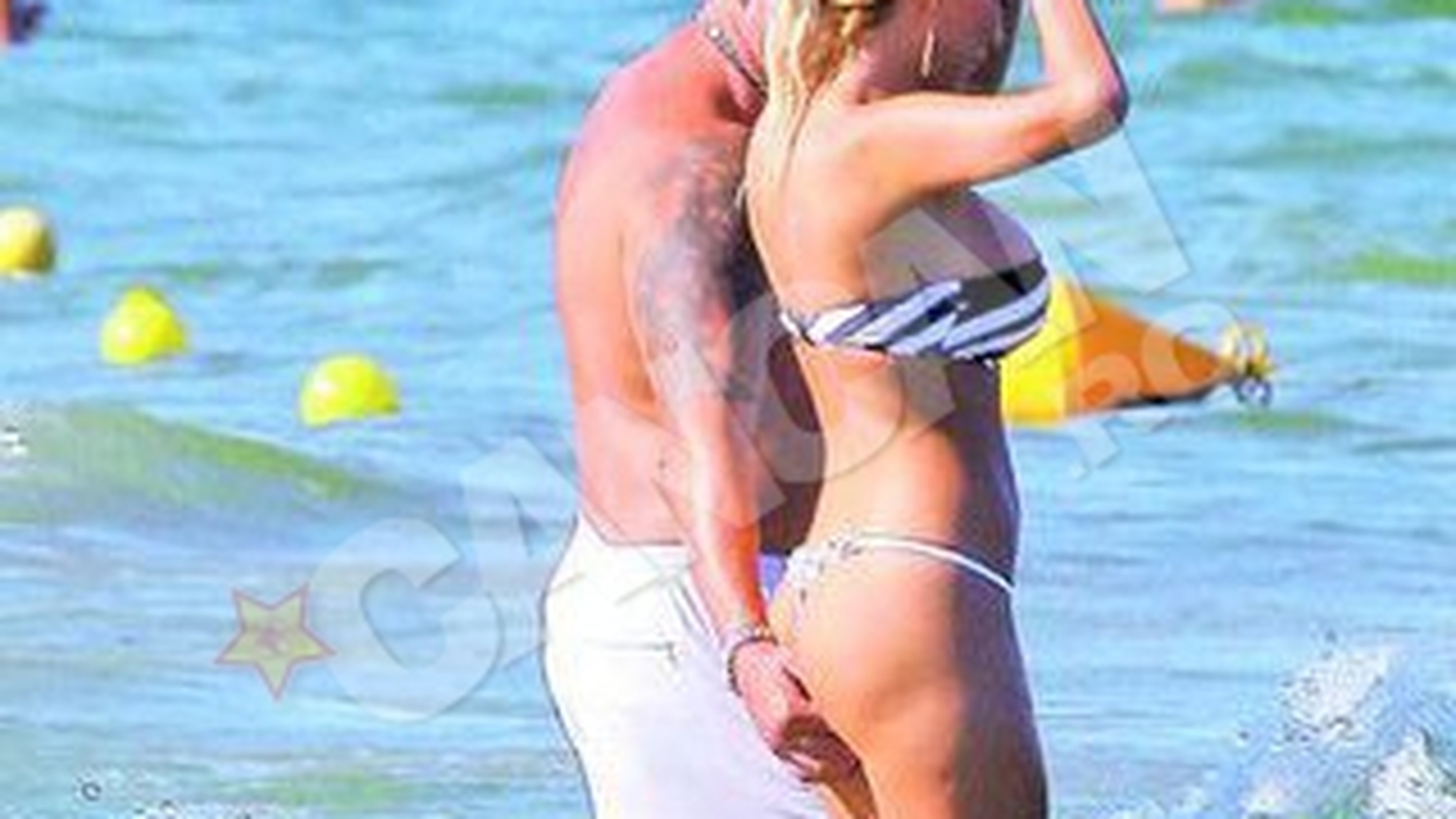 Maharu si Simona Sensual, preludiu pe o plaja din Mamaia! Perversi in valuri