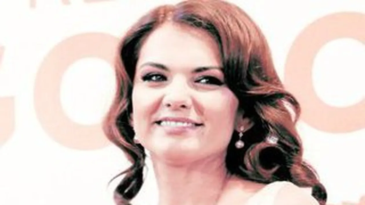 Transparenta maxima pe covorul rosu! Actritele s-au intrecut in decolteuri provocatoare! Parada de sani aproape dezgoliti la Oscarurile romanesti!